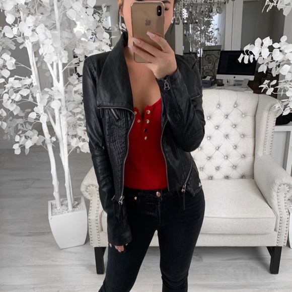 ekAttire | Kendra in Red - Picture 3 of 11